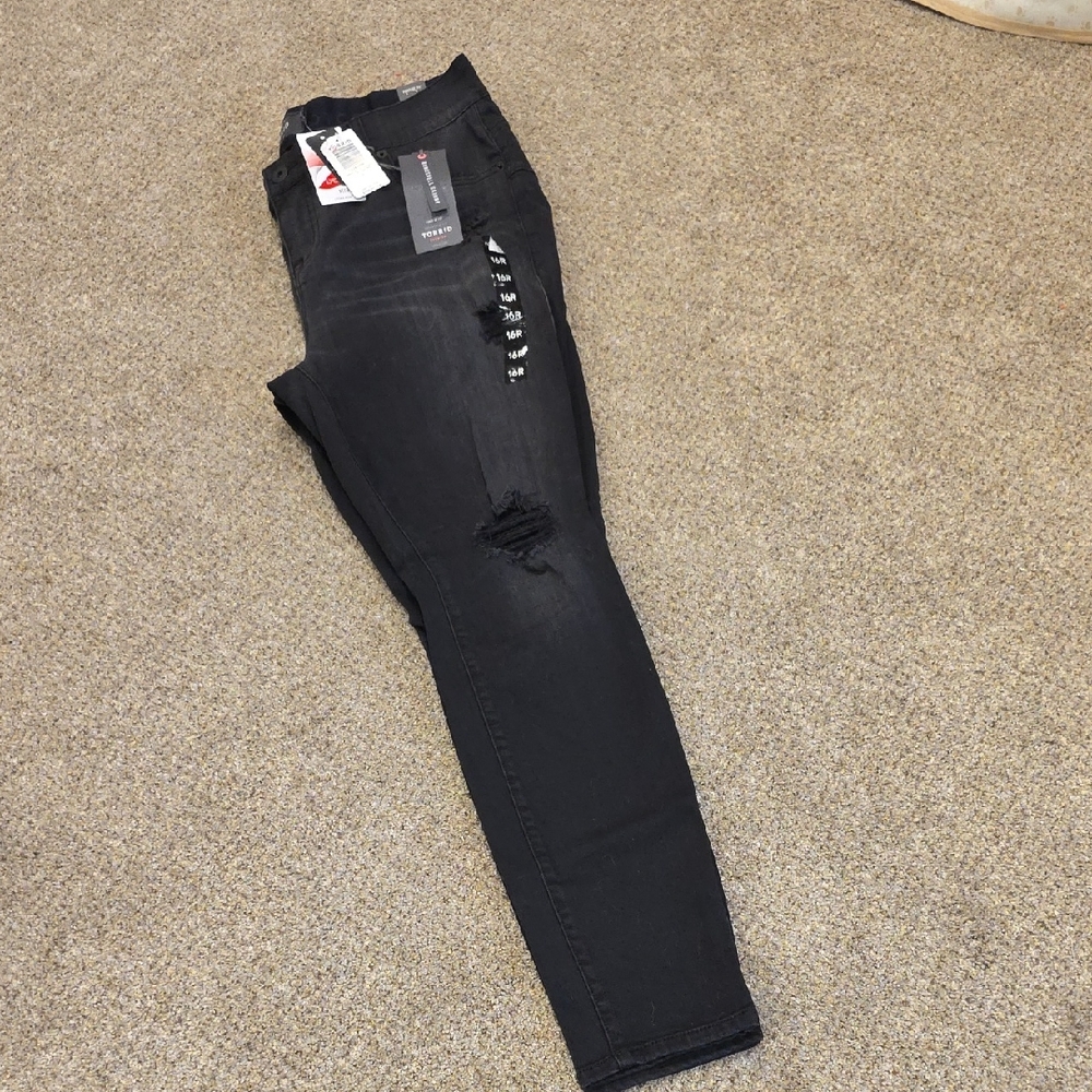Torrid Black Distressed Skinny Jeans! NWT!
